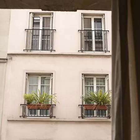 Studio Au Coeur Des Batignolles Apartman *